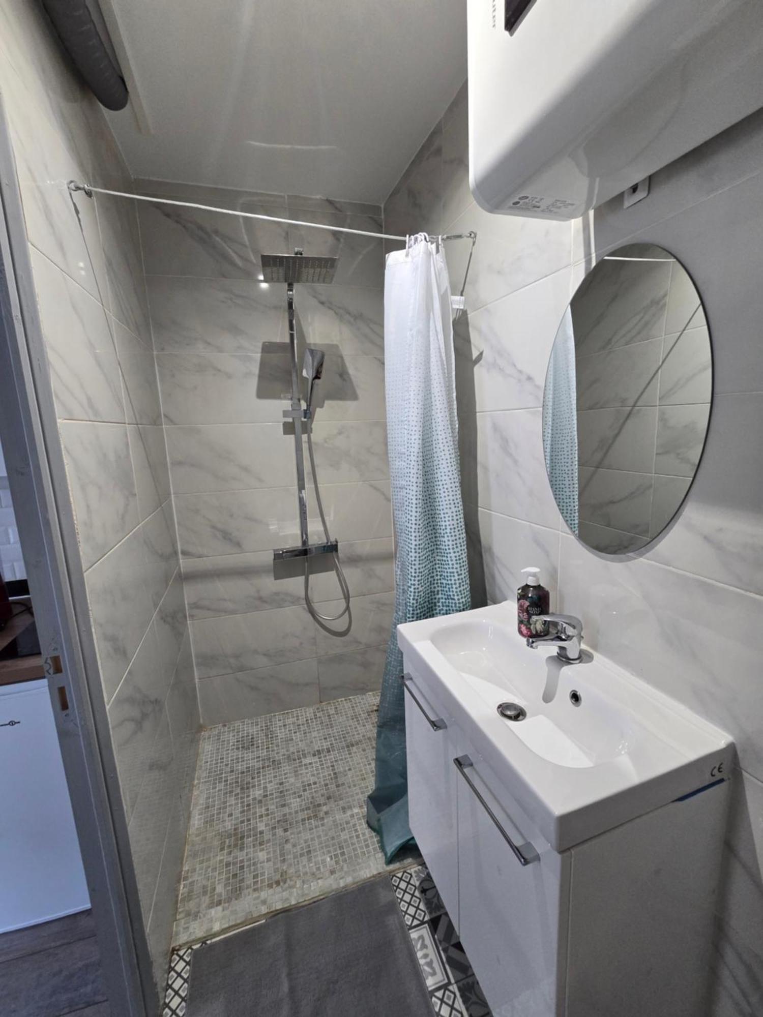 Appartement Hypercentre 301 +Wifi+Independant+ Cuisine Toilette Salle De Bain Privative Valenciennes Kültér fotó